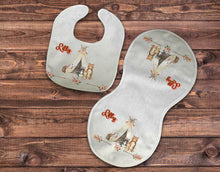 Load image into Gallery viewer, Woodland Girl Personalized Bib and Burp Cloth Set - Peach and Brown - Newborn Baby Girl, Baby Shower Gift, Custom Name Bib, New Baby Gift